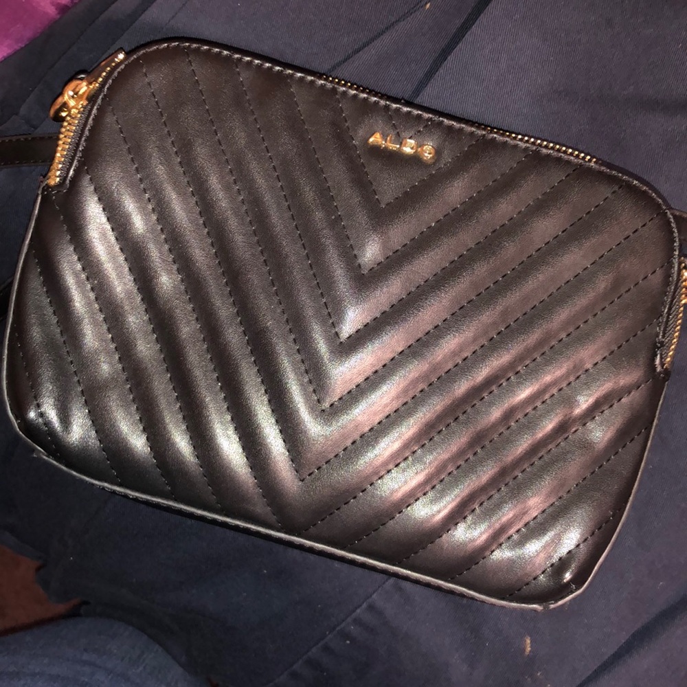 Crossbody handbag